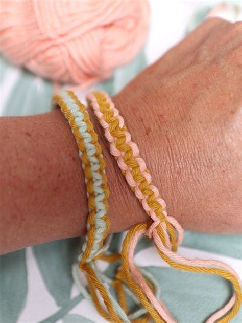 armbandjes knopen maken.